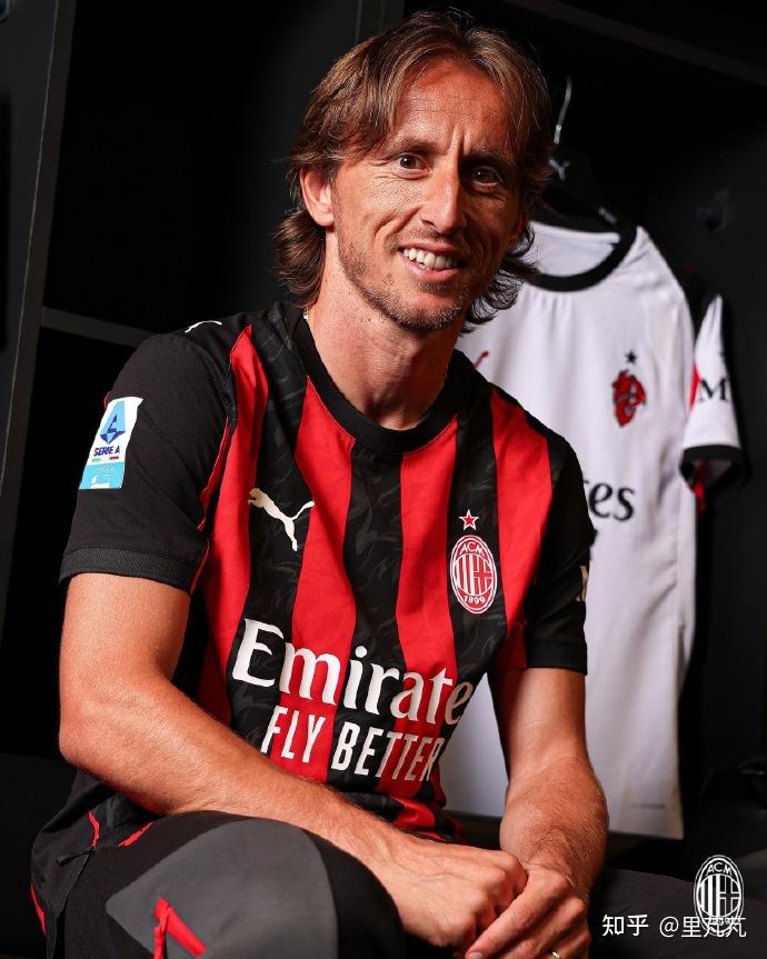 建队基石！武磊、颜骏凌等7人随海港四夺中超冠军