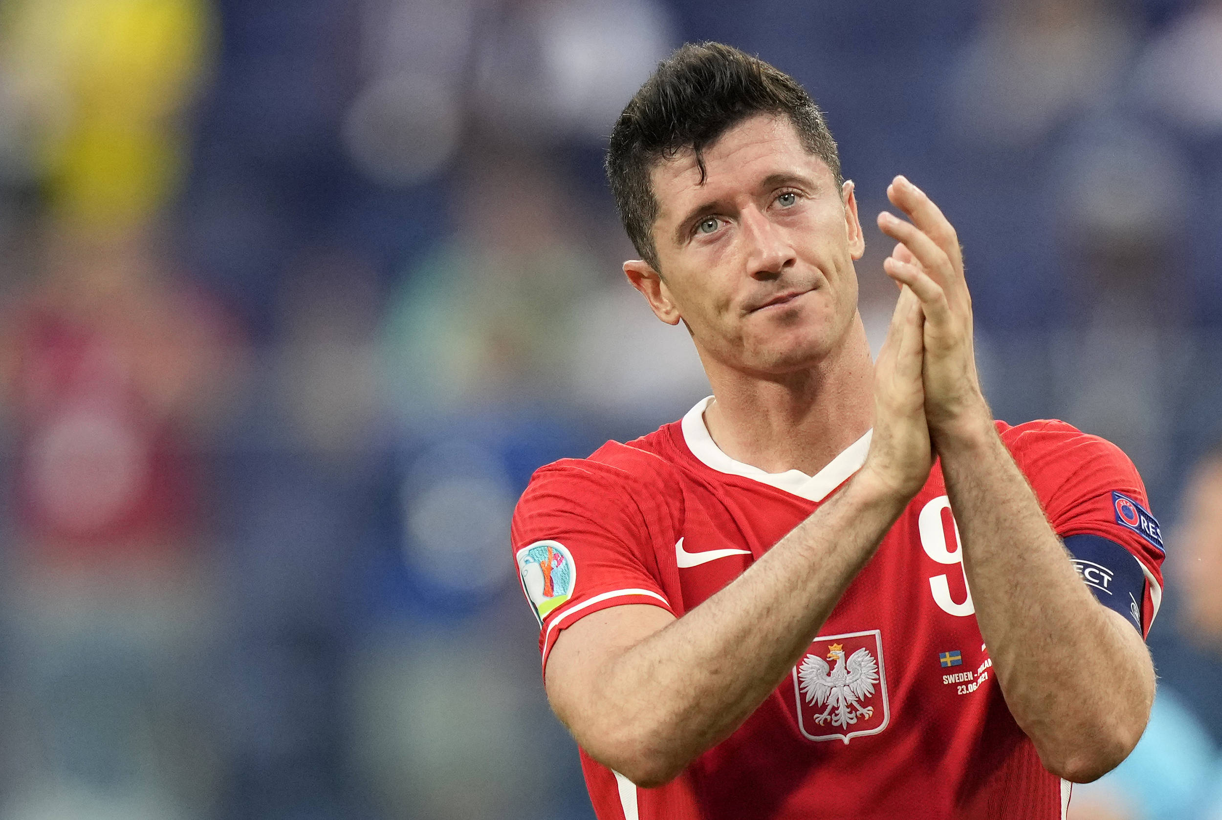 米体：意甲启用高可见度足球，荧光橙配色以往仅用于极端天气