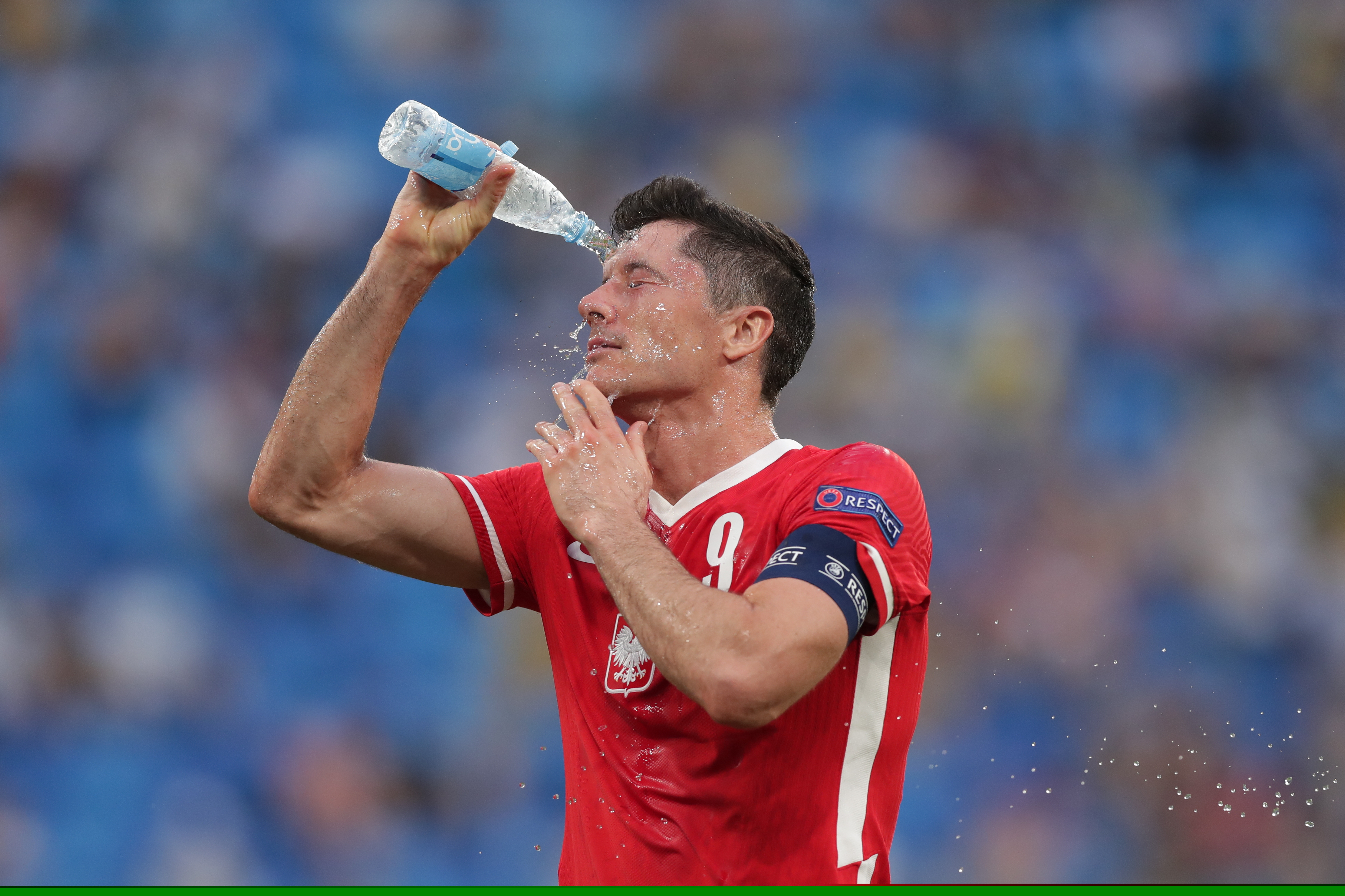 经济观察报：有关方面对国足洋帅年薪心理标准只有150万美元