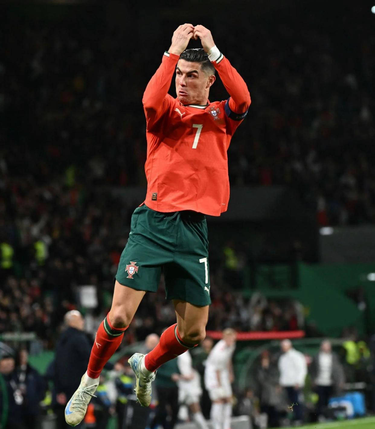 记者：巴萨有意埃及17岁前锋阿卜杜勒卡里姆，并已采取行动