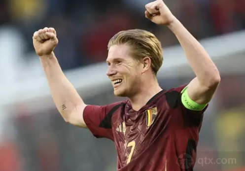 江苏节日！苏超决赛赛前南通队球迷场外集结为球队助威