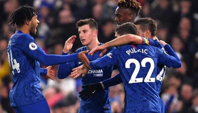 足球中超队长带伤上阵，拼劲获赞