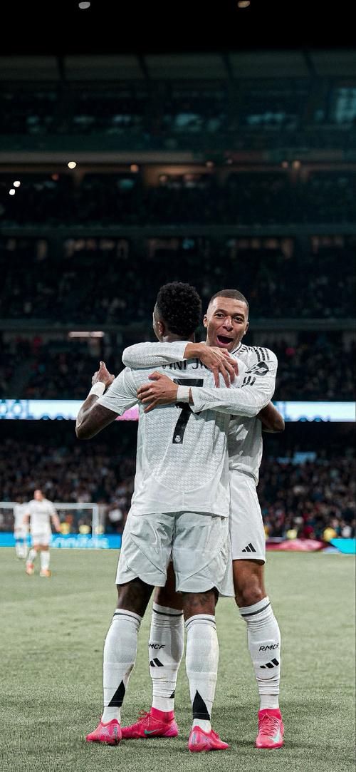 姆本扎：中国足球在精神层面需树立更坚定的目标，要重视青训